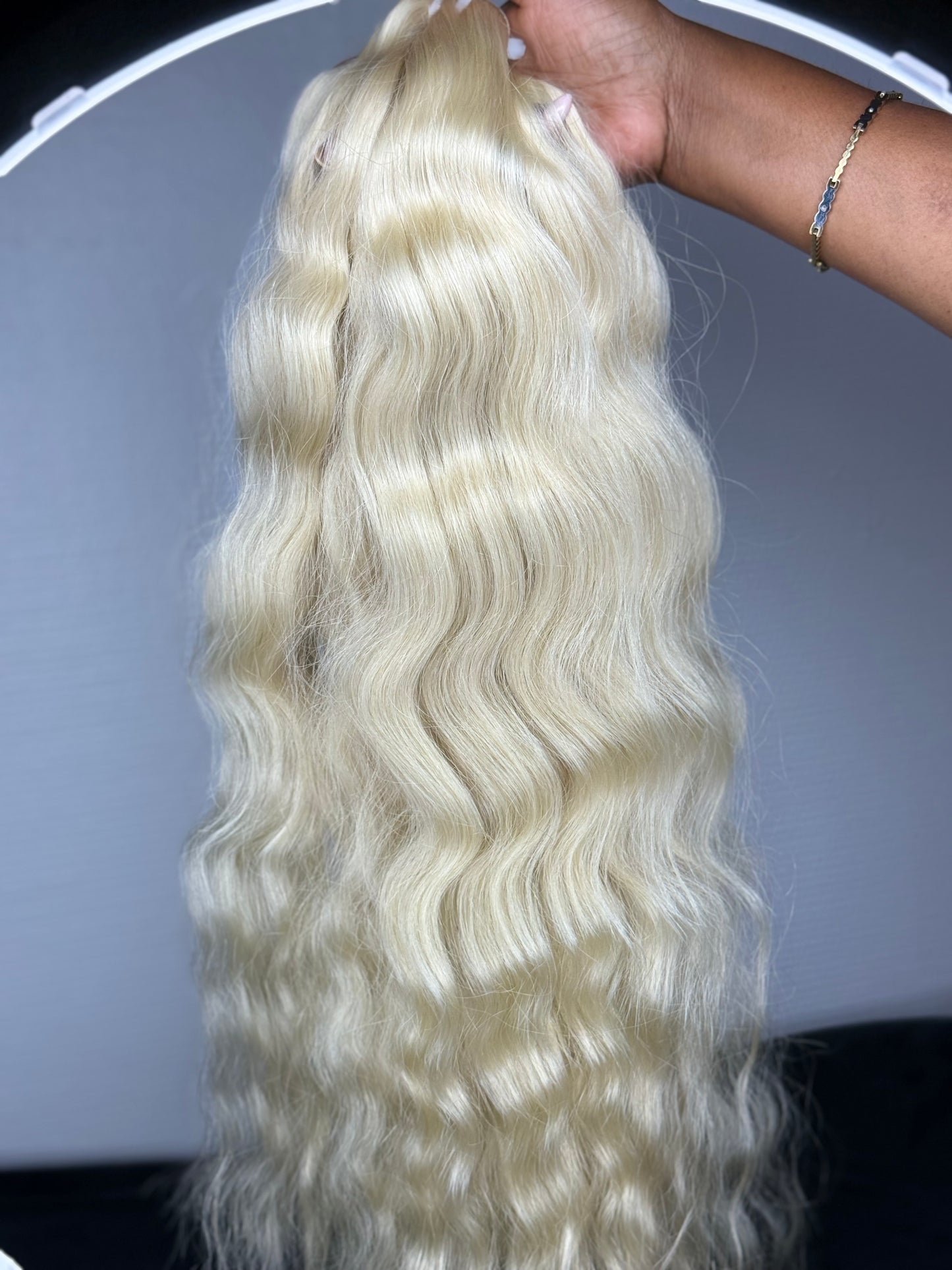 RAW HAIR WAVY BLOND SINGLE DONOR
