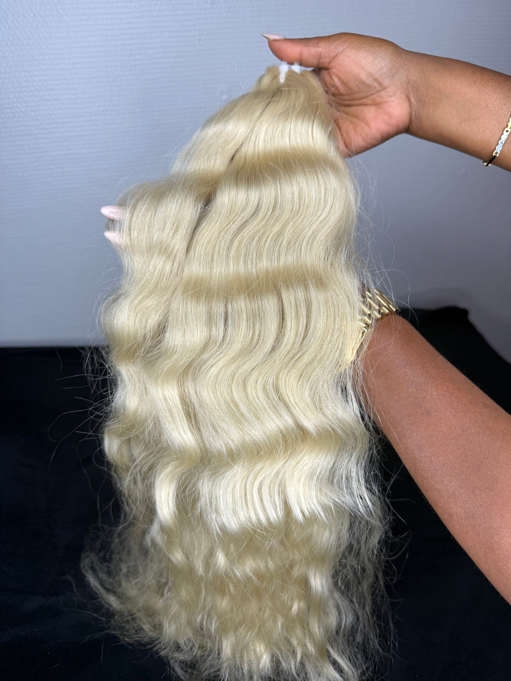 RAW HAIR WAVY BLOND SINGLE DONOR
