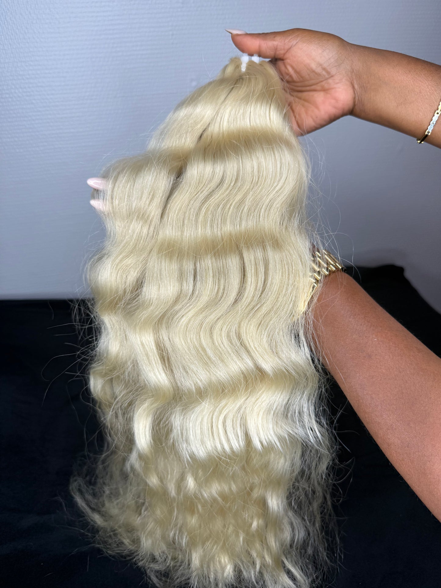 RAW HAIR WAVY BLOND SINGLE DONOR